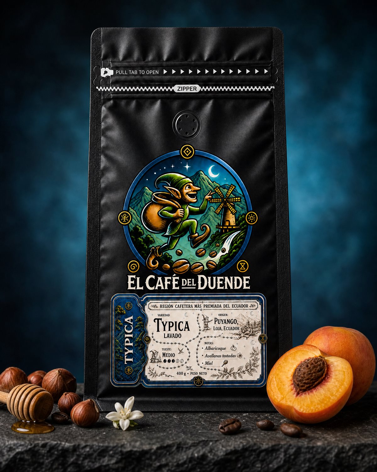 Funda de Typica, con avellanas y albaricoque sobre fondo azul.