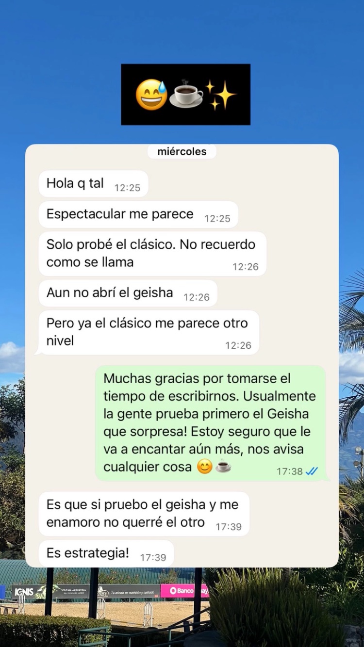 Conversación sobre el Clásico y el Geisha, cliente encantada con ambos.