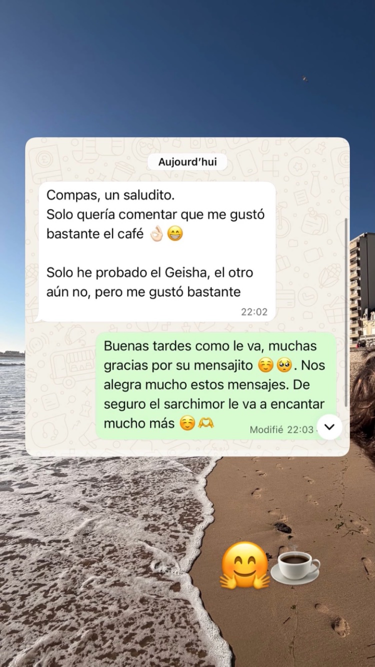 Reseña de cliente por WhatsApp.
