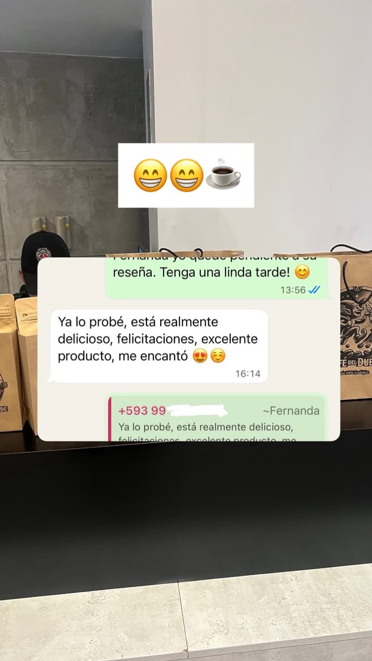 Reseña de cliente por WhatsApp.