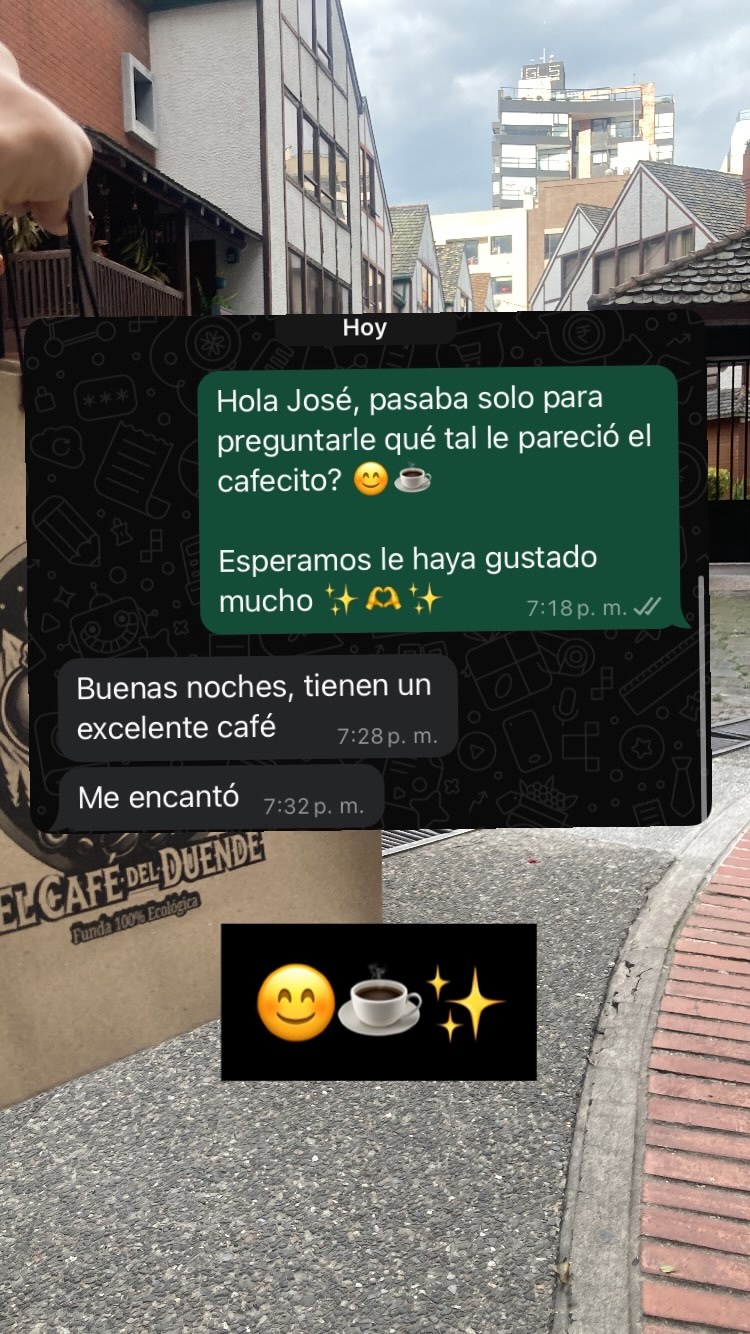 Reseña de cliente por WhatsApp.