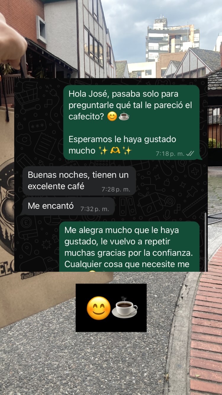 Reseña de cliente por WhatsApp.