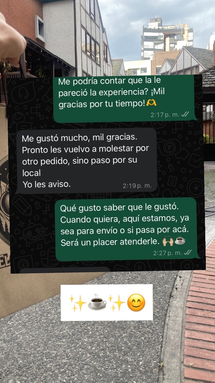 Reseña de cliente por WhatsApp.
