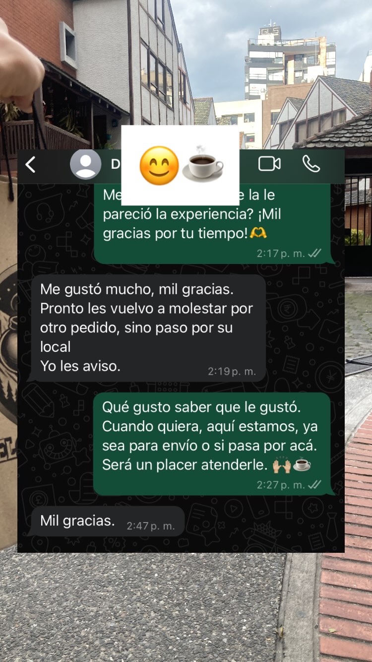 Reseña de cliente por WhatsApp.