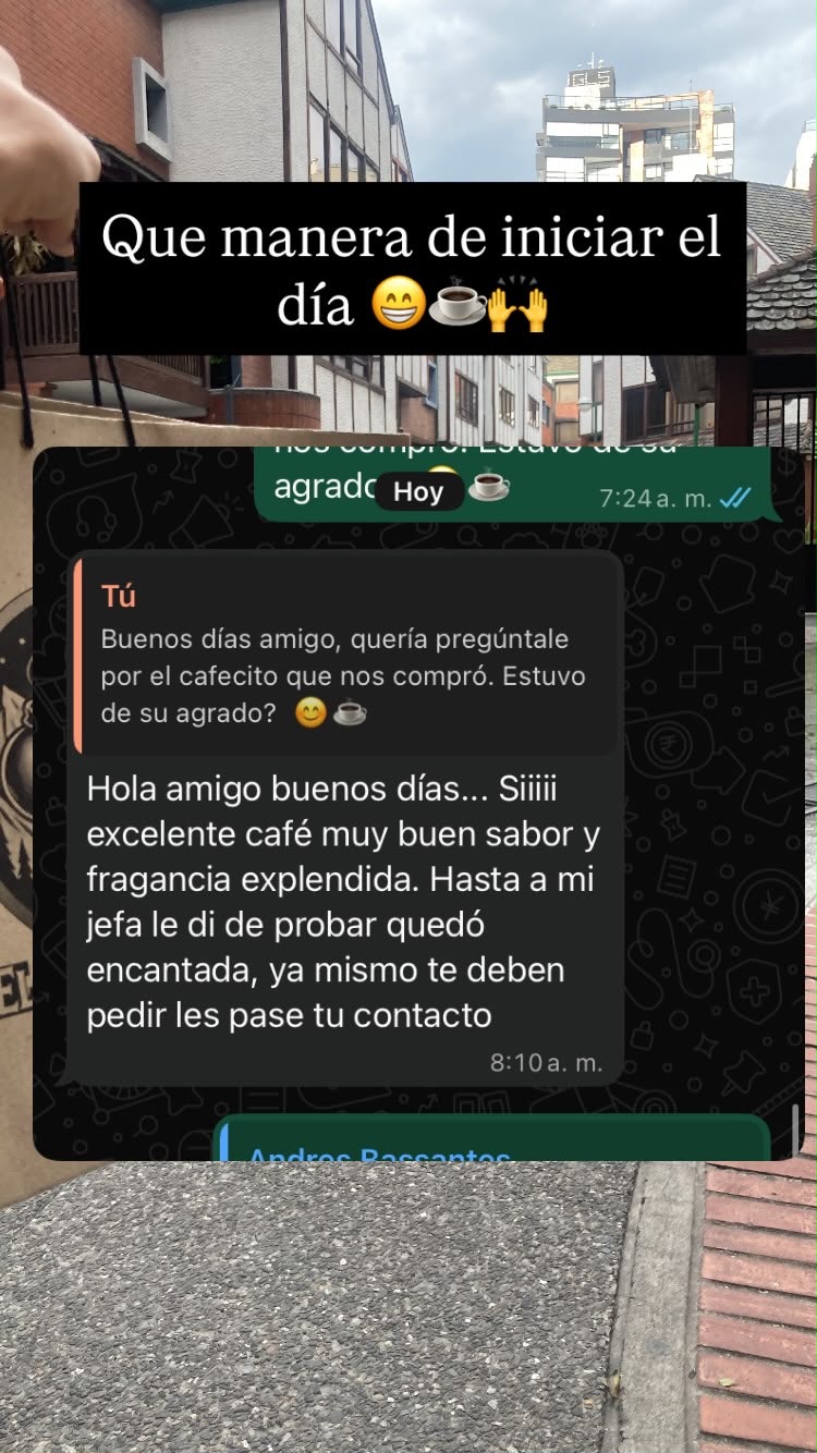 Reseña de cliente de Typica por WhatsApp: excelente café, muy buen sabor y fragancia espléndida.
